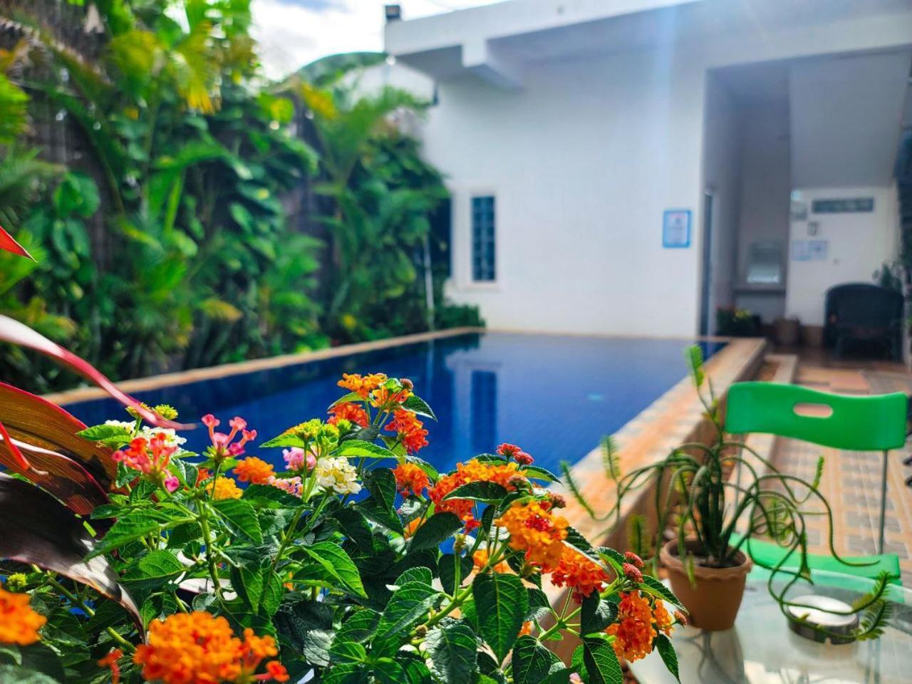 Albergue Bed & Bedzzz Ciudad de Siem Riep Exterior foto