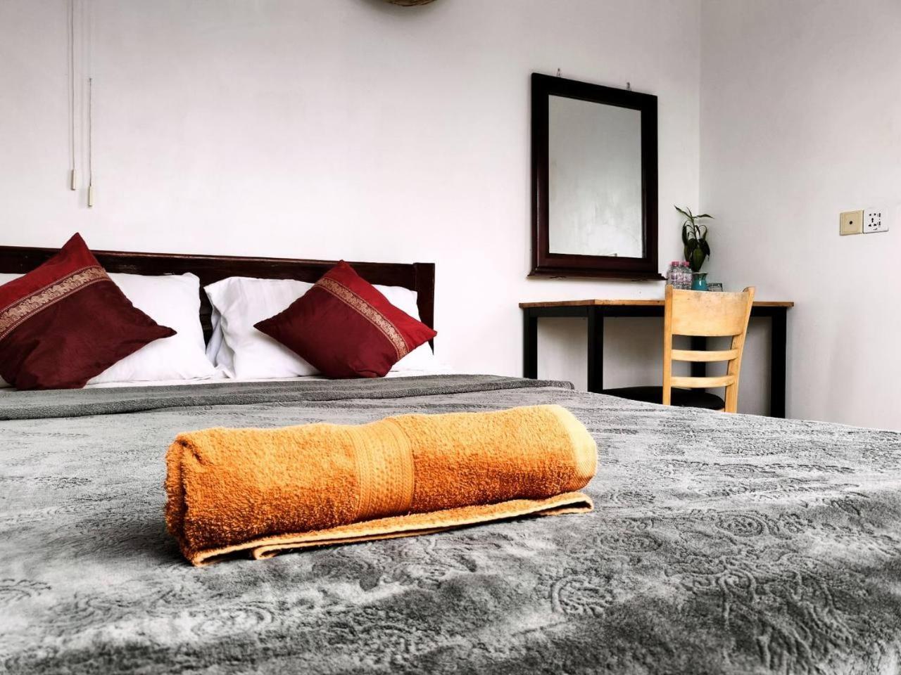 Albergue Bed & Bedzzz Ciudad de Siem Riep Exterior foto