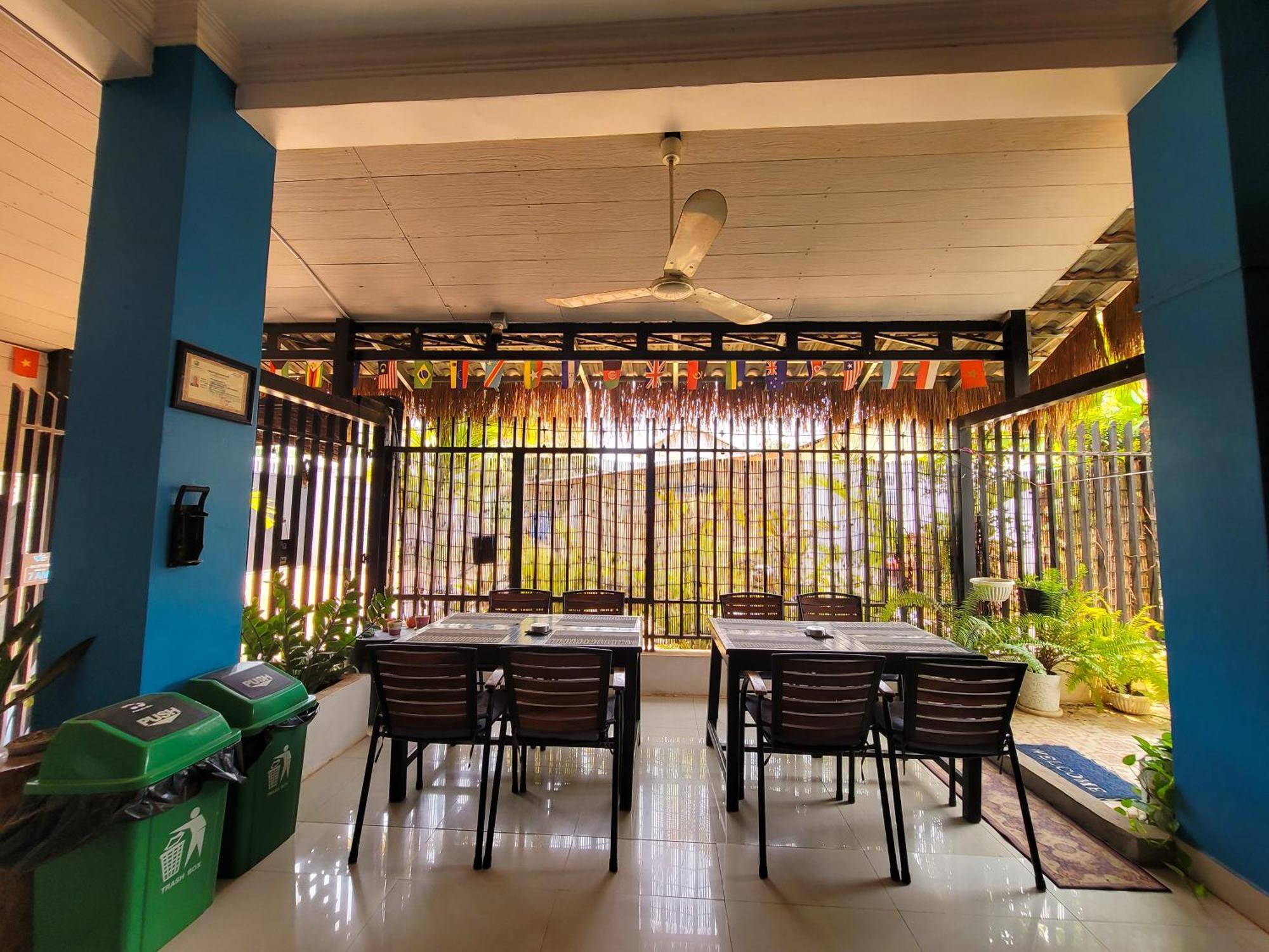 Albergue Bed & Bedzzz Ciudad de Siem Riep Exterior foto
